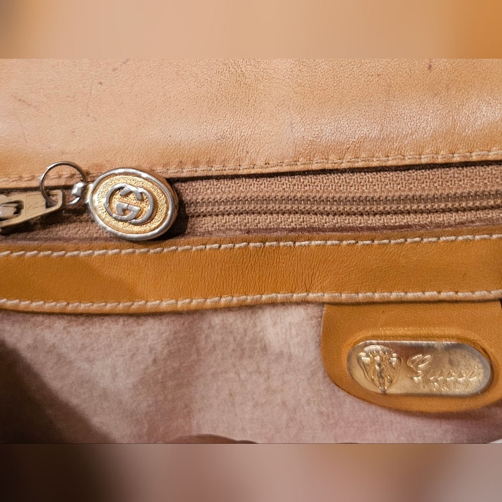 GUCCI Micro GG Supreme Vintage Shoulder Bag - Picture 8 of 8